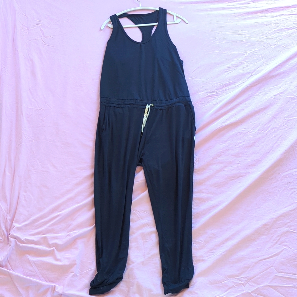 Vuori jumpsuit blue with pockets.